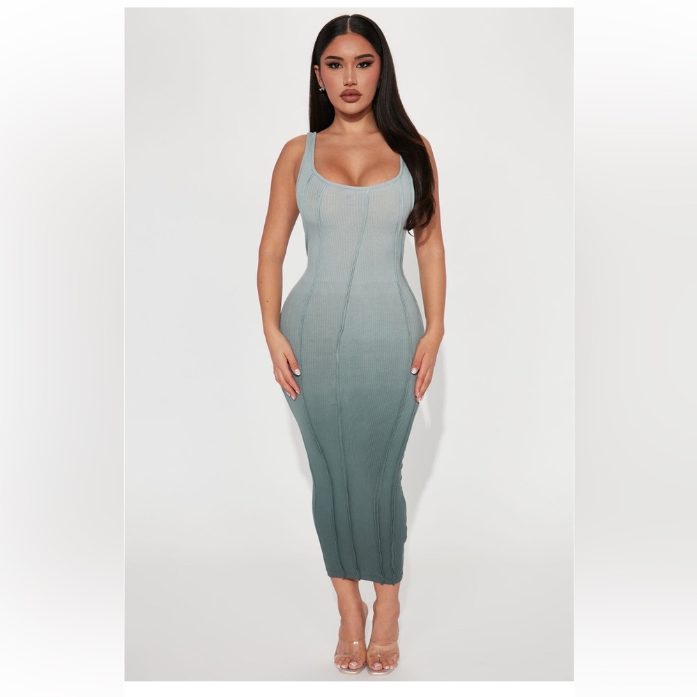 Maxi dress new with tag. Ordered this dress and not able to return.